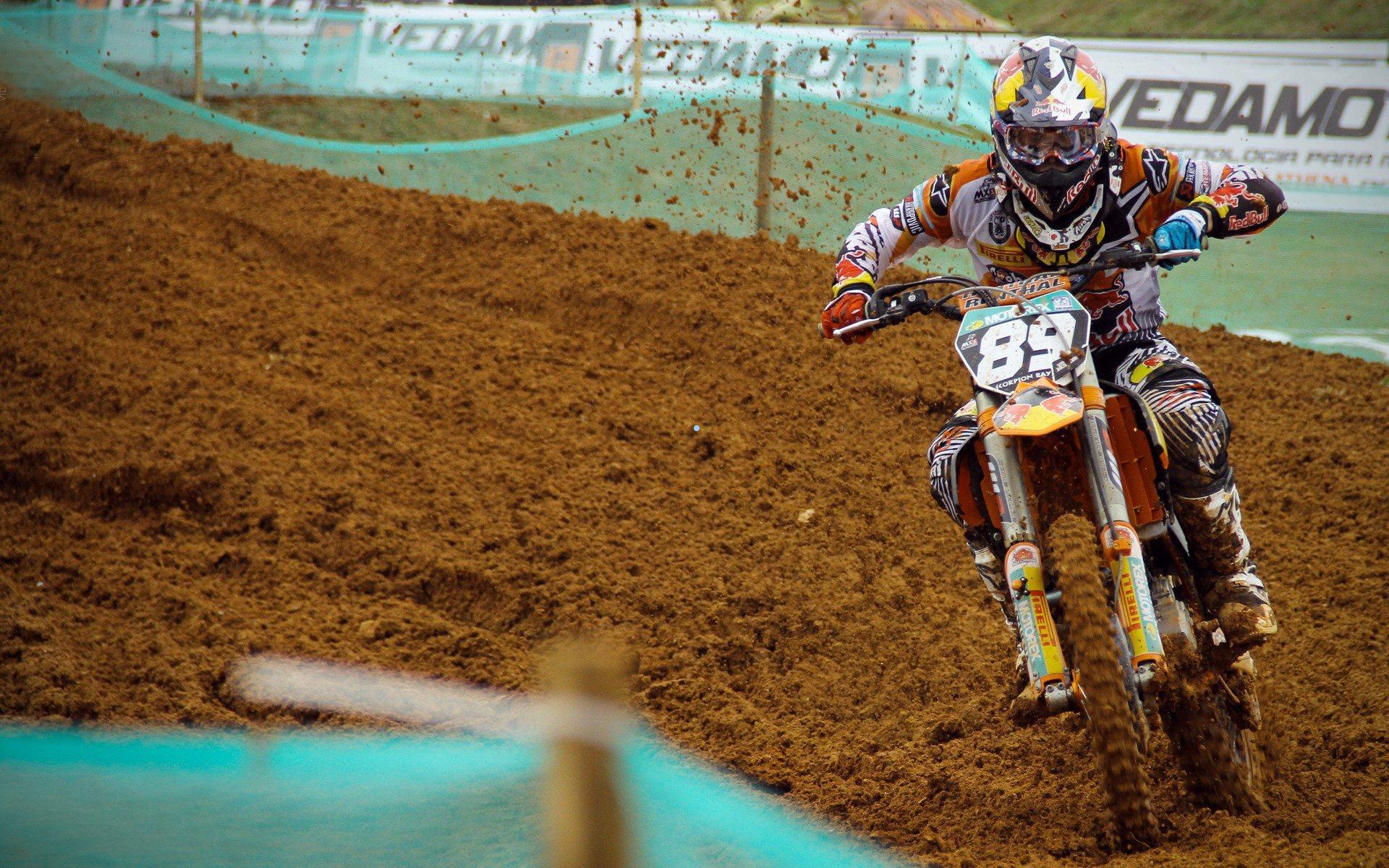 格伊争夺战陷入僵局，曼城加入中卫军备竞赛，天空首席记者称暂无领跑者